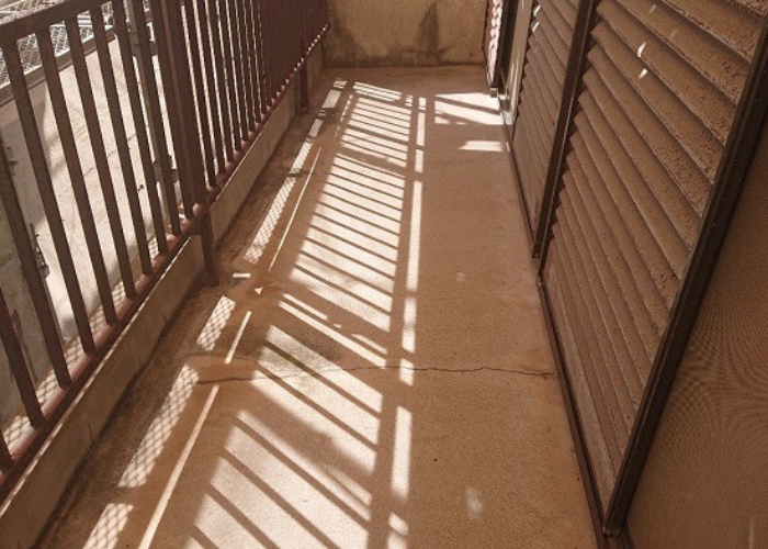 西宮市でベランダ防水を行う前の様子