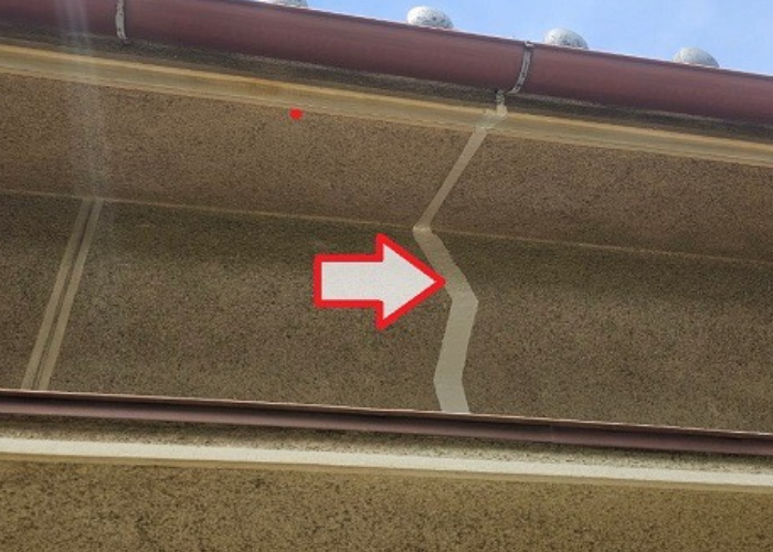 猪名川町　モルタル壁の部分修理としてUカットシール工法を行った後の様子