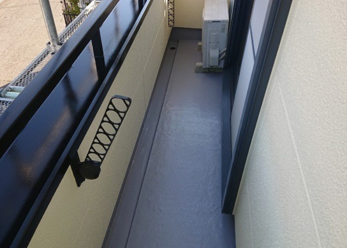 猪名川町　ベランダＦＲＰ防水のメンテナンス工事を行った後の様子