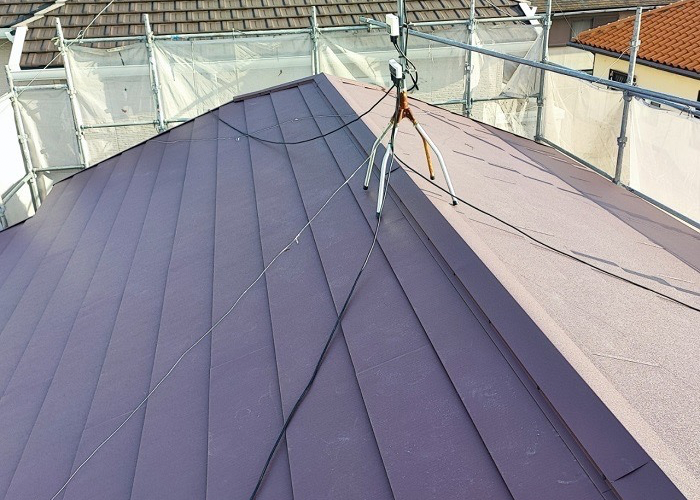 三木市での屋根リフォームでセメント瓦～ＳＧＬ鋼板屋根材へ替えた後の様子