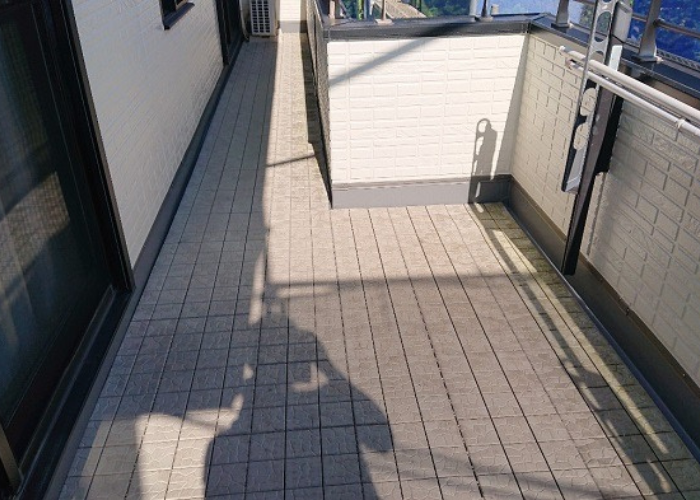 宝塚市　ベランダシート防水のメンテナンス工事を行う前の様子