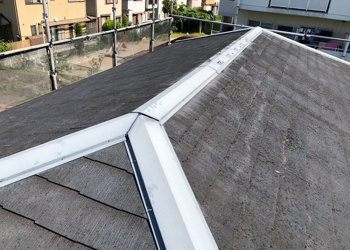 神戸市中央区で棟板金交換を行う前の様子