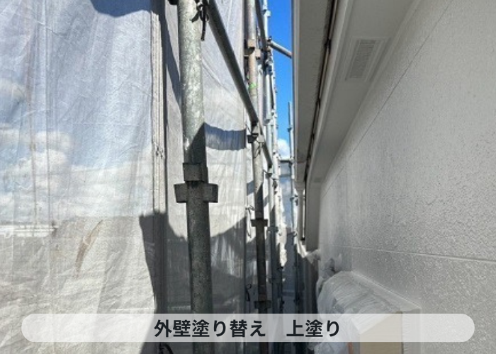 神戸市西区　外壁塗り替えで上塗り