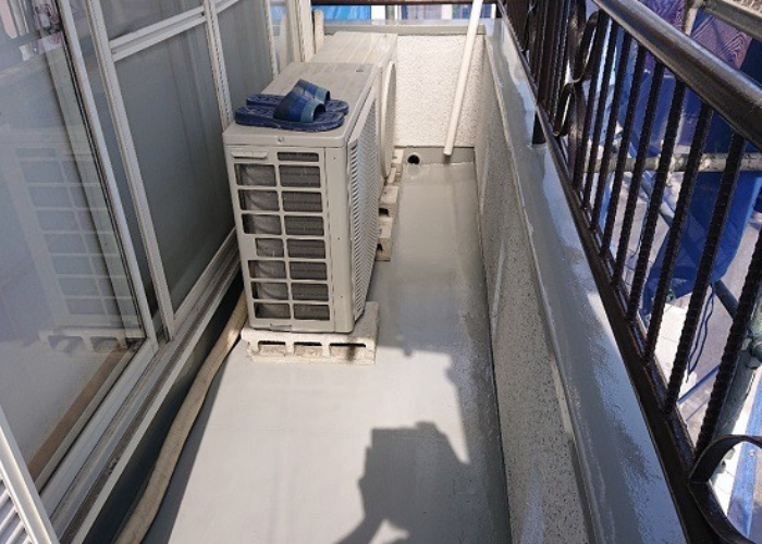 神戸市灘区　雨漏りの原因となっていたベランダ防水工事が完了した様子