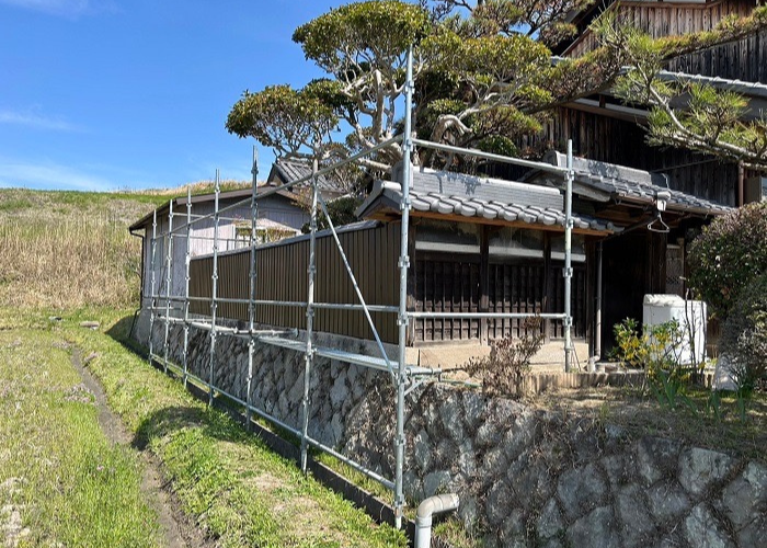 三木市で擁壁の笠木瓦を取り替えた後の様子