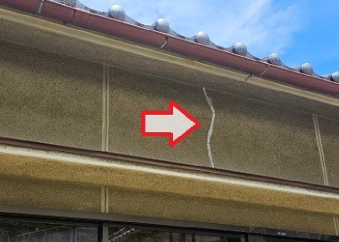 猪名川町 モルタル壁の部分修理を行う前の様子