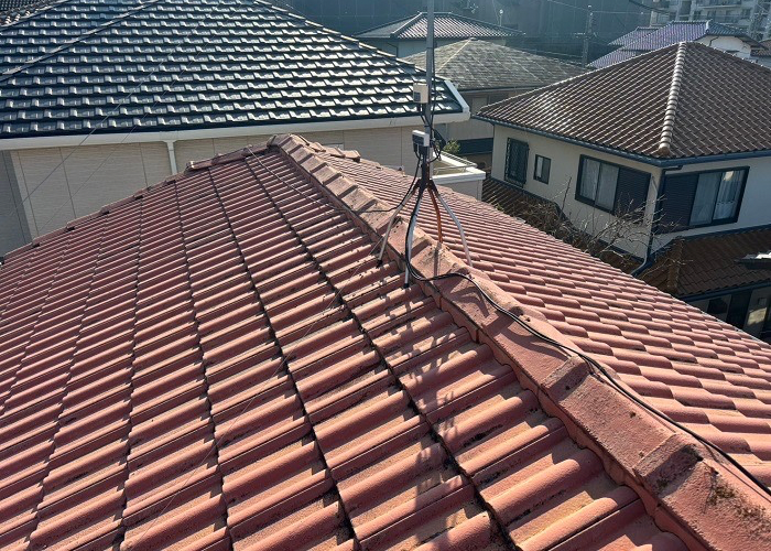 三木市での屋根リフォームでセメント瓦～ＳＧＬ鋼板屋根材へ葺き替える前の様子