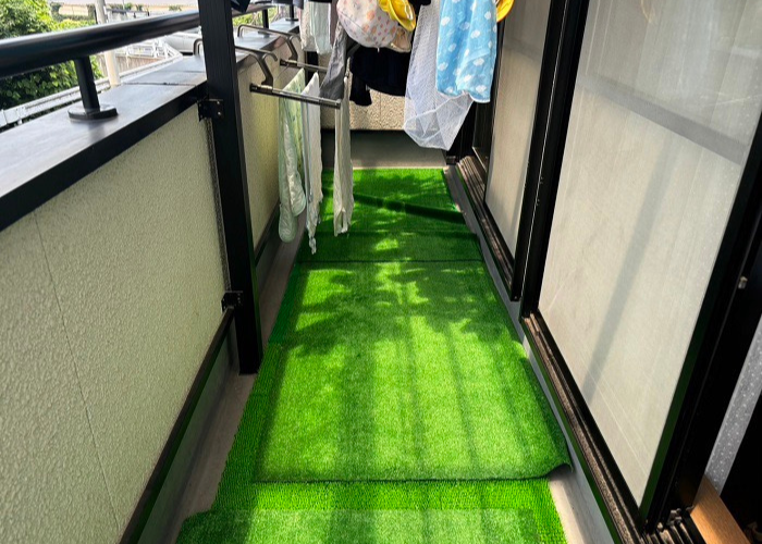 芦屋市　雨漏りしているベランダのＦＲＰ防水工事を行う前の様子