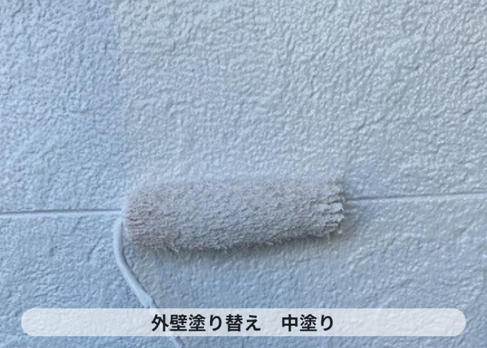神戸市西区　外壁塗り替えで中塗り