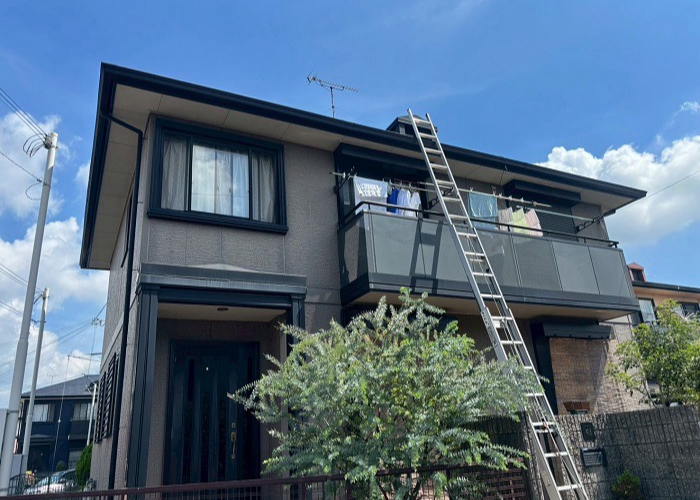 三木市で大和ハウス戸建ての外壁塗り替えで日本ペイントのラジカル制御を使用する前の様子