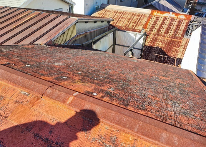 西宮市でスレート屋根へカバー工法する前の様子