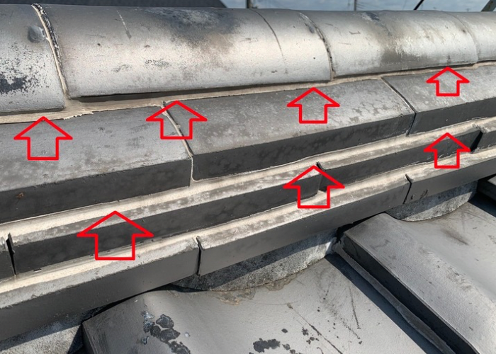 三木市　漆喰の剥がれの原因となった棟瓦のコーキング