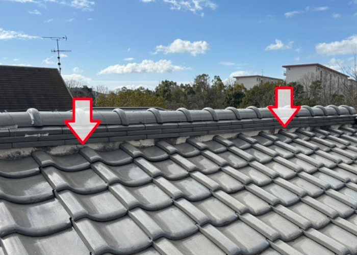 三木市で棟瓦の漆喰取り直しを行い雨漏り対策を行う前の様子