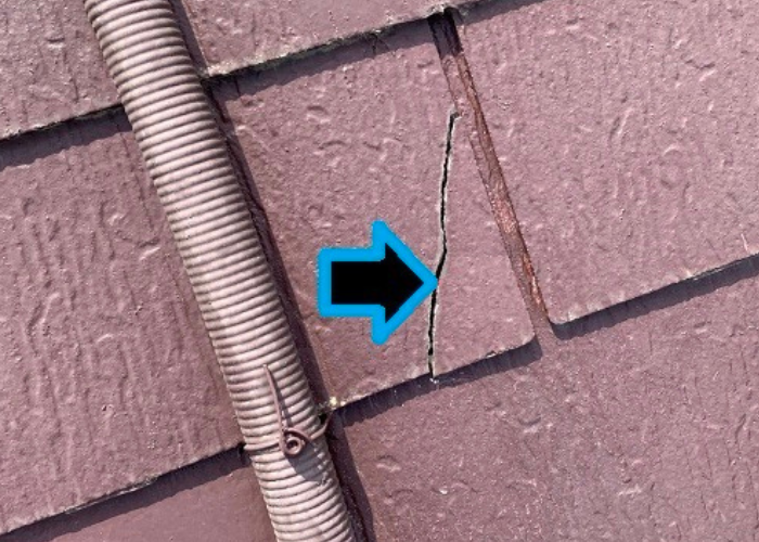 市川町　スレート屋根の割れ