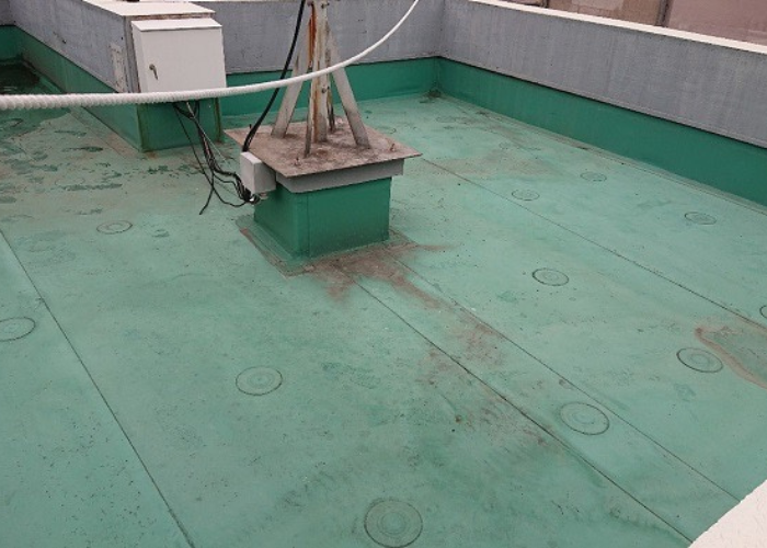 伊丹市　マンションの屋上防水工事を行う前のゴムシート防水