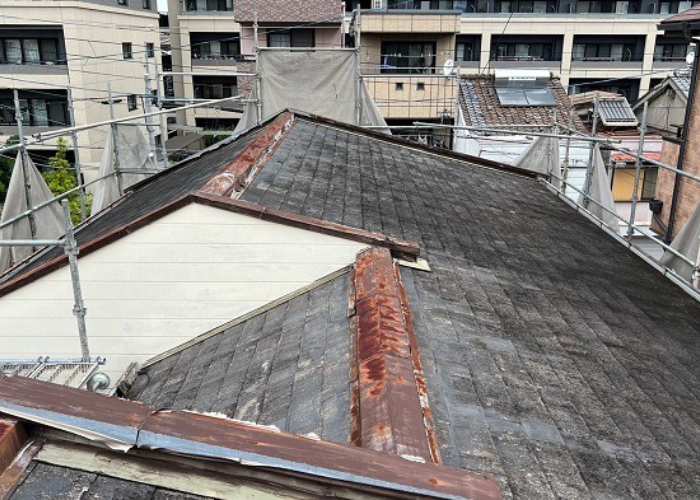 尼崎市　スレート屋根へカバー工法行う前の様子