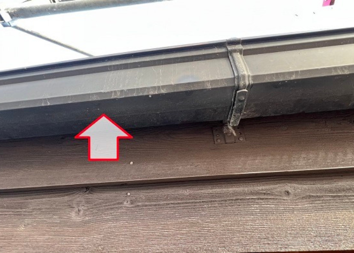 西宮市で雨樋修理を行う前の様子