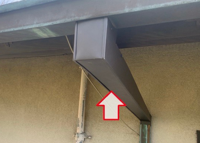 西宮市　廃盤になっている銅板製の雨樋を修理した後の様子