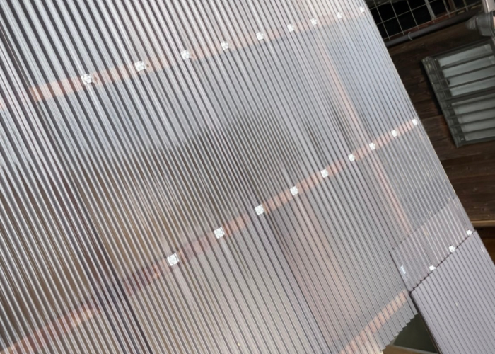 三木市　ポリカ波板を葺いた様子