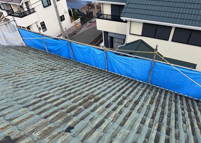 猪名川町　コロニアルクァッドを用いた屋根葺き替え工事を行う前の様子