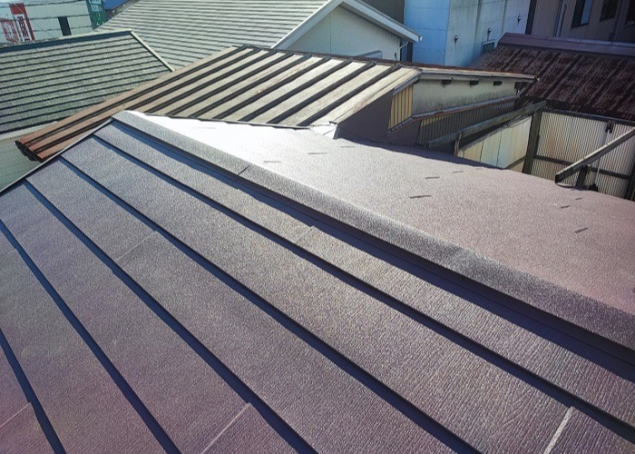 西宮市でスレート屋根へカバー工法した後の様子