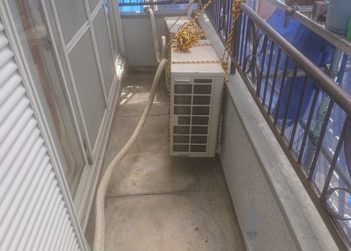 神戸市灘区　雨漏りの原因となっているベランダ防水を行う前の様子