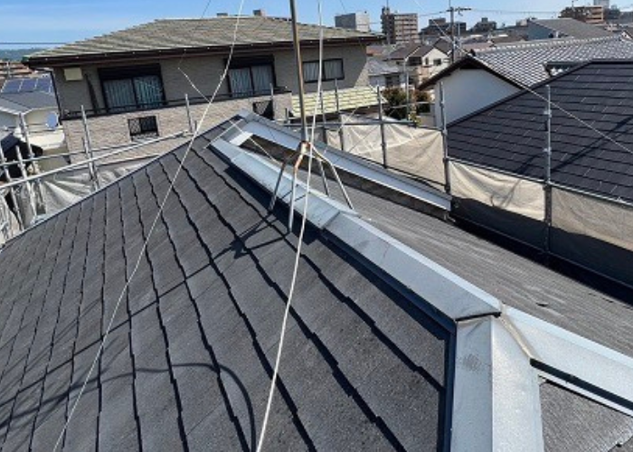 尼崎市　スレート屋根への断熱工事を行う前の状態