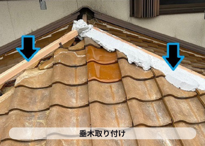 市川町　棟瓦取り付けで垂木設置
