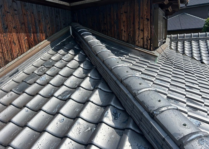 猪名川町　和風建築戸建ての棟瓦を部分的に積み替える前の様子