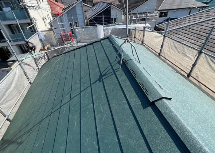 尼崎市　スレート屋根への断熱工事を行った後のスーパーガルテクト