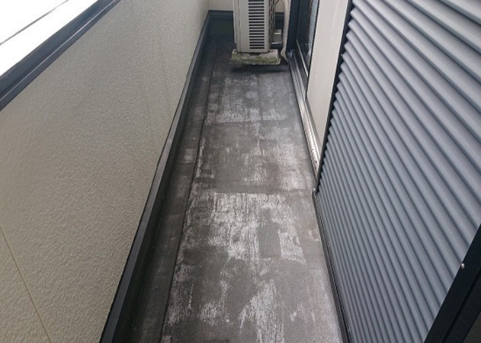 西宮市　ベランダ防水工事を行う前の様子