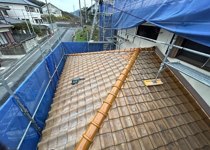 市川町　棟瓦積み替え完了