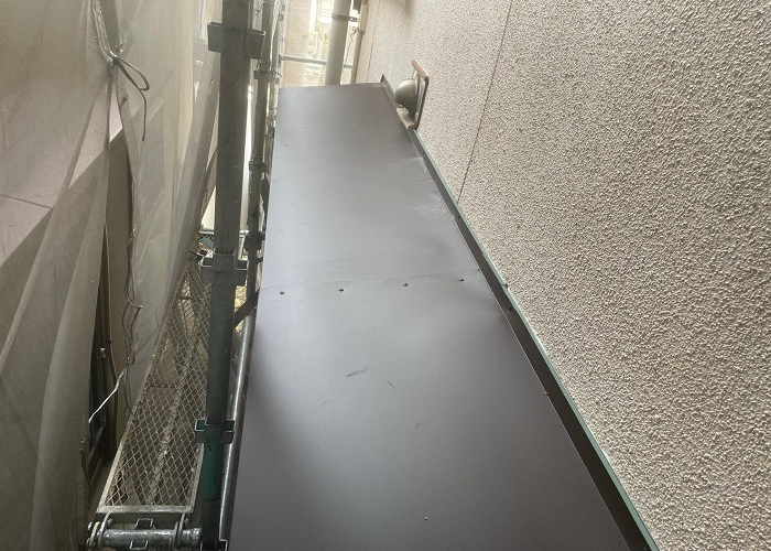 尼崎市　庇屋根の貼り替えを行った後のガルバリウム鋼板