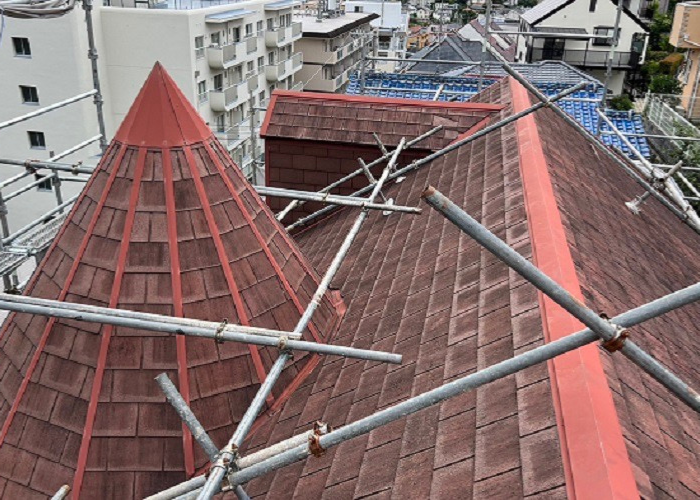 西宮市　ひび割れたスレート屋根へカバー工法する前の様子