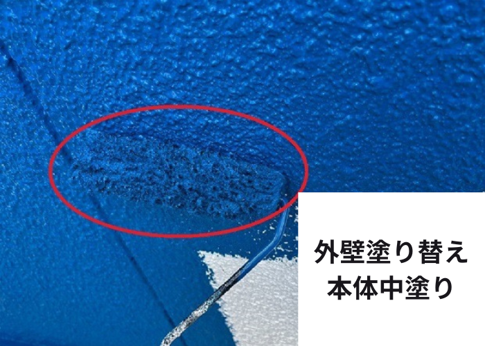 市川町の皆様にご紹介する姫路市で行ったリシン壁への外壁塗り替えを行う現場で中塗り