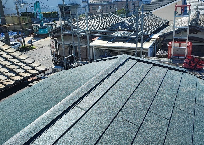 伊丹市　連棟屋根葺き替え工事が終わった後のスーパーガルテクト