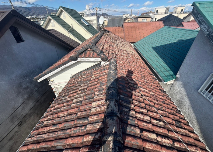 猪名川町　M型スレート屋根を金属屋根のスーパーガルテクトに貼り換える前の様子
