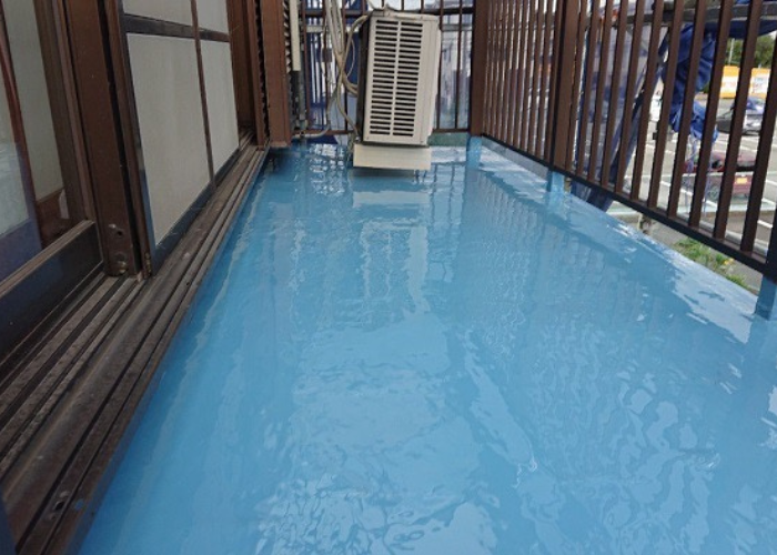 加西市　安価な防水工事で中塗り作業が完了