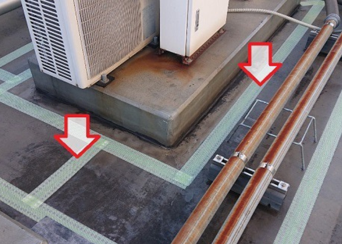 加西市　屋上防水工事でジョイントにテープ貼り