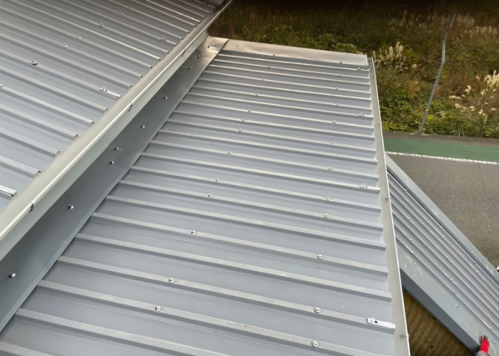 三木市　大波スレートのカバー工法を行った後の様子