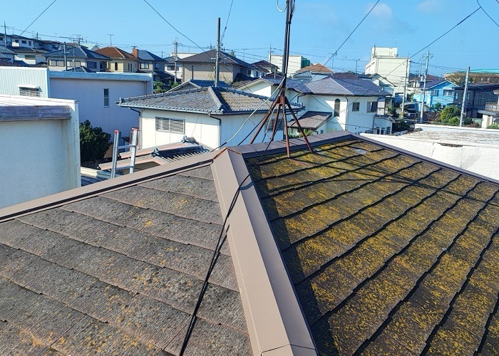 神戸市西区でタフモックを用いた棟板金を交換する前の様子