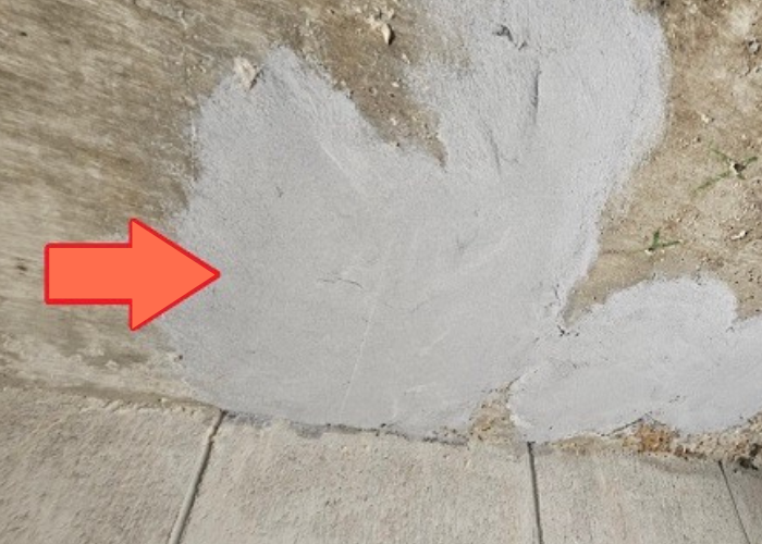 丹波篠山市　軽量モルタルで埋めている様子