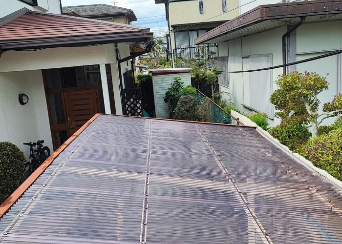 宝塚市　カーポート屋根をポリカ波板へ貼り換えた後の様子