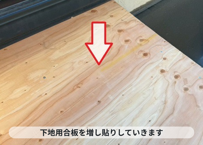加東市で窓上の庇屋根へガルバリウム鋼板をカバーした現場で下地用合板貼り