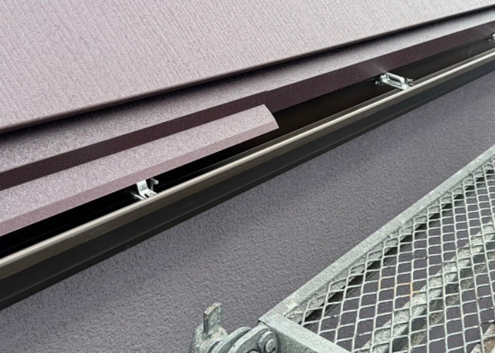 三木市で塩ビ鋼板雨樋のPC50を用いた雨樋交換を行った後の柚須