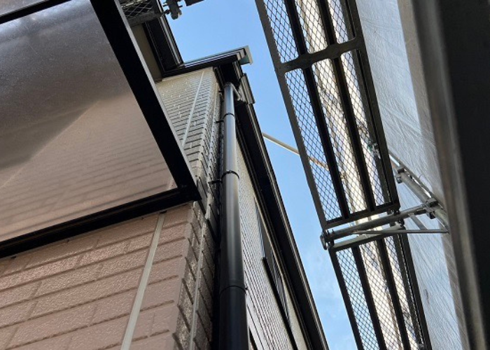 市川町　竪樋取り付け完了