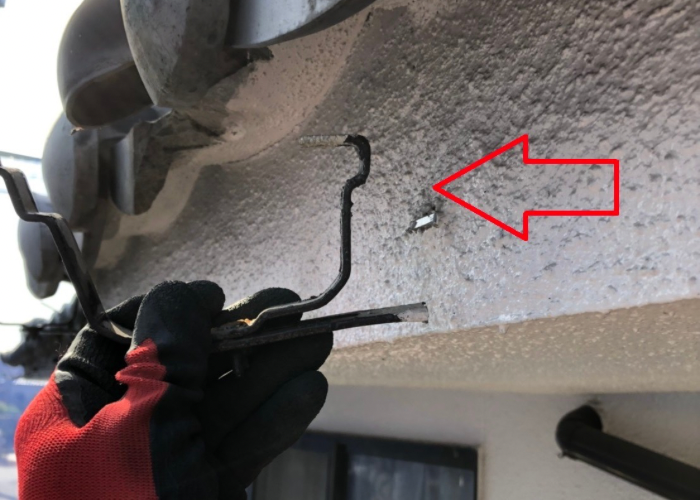 三木市　雨樋の金具を切断