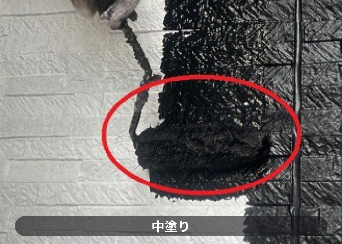 宝塚市　3階建ての一軒家で外壁塗装工事で中塗り