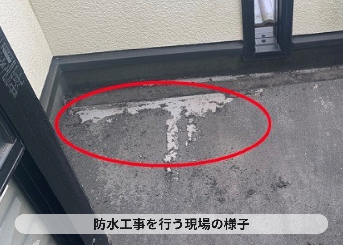西宮市　ベランダ防水工事を行う前の剥がれた防水