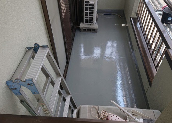 西宮市　目地が設けられているベランダ防水工事を行った後の様子